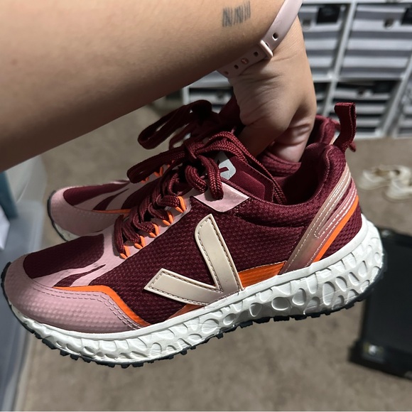 Veja Women's Sneakers! - Picture 12 of 13